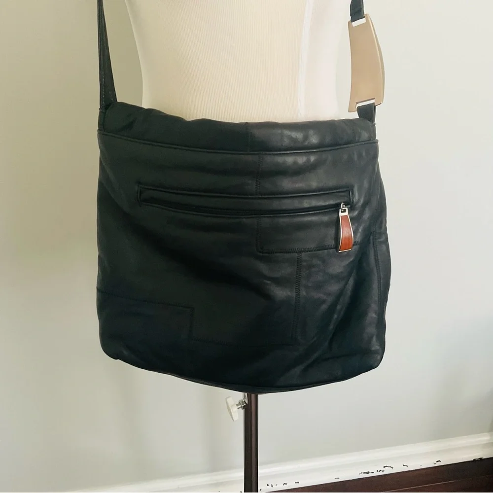 VTG SHARIF BLK Soft Buttery Leather Crossbody Book/PurseMetal&Rosewood Accents
